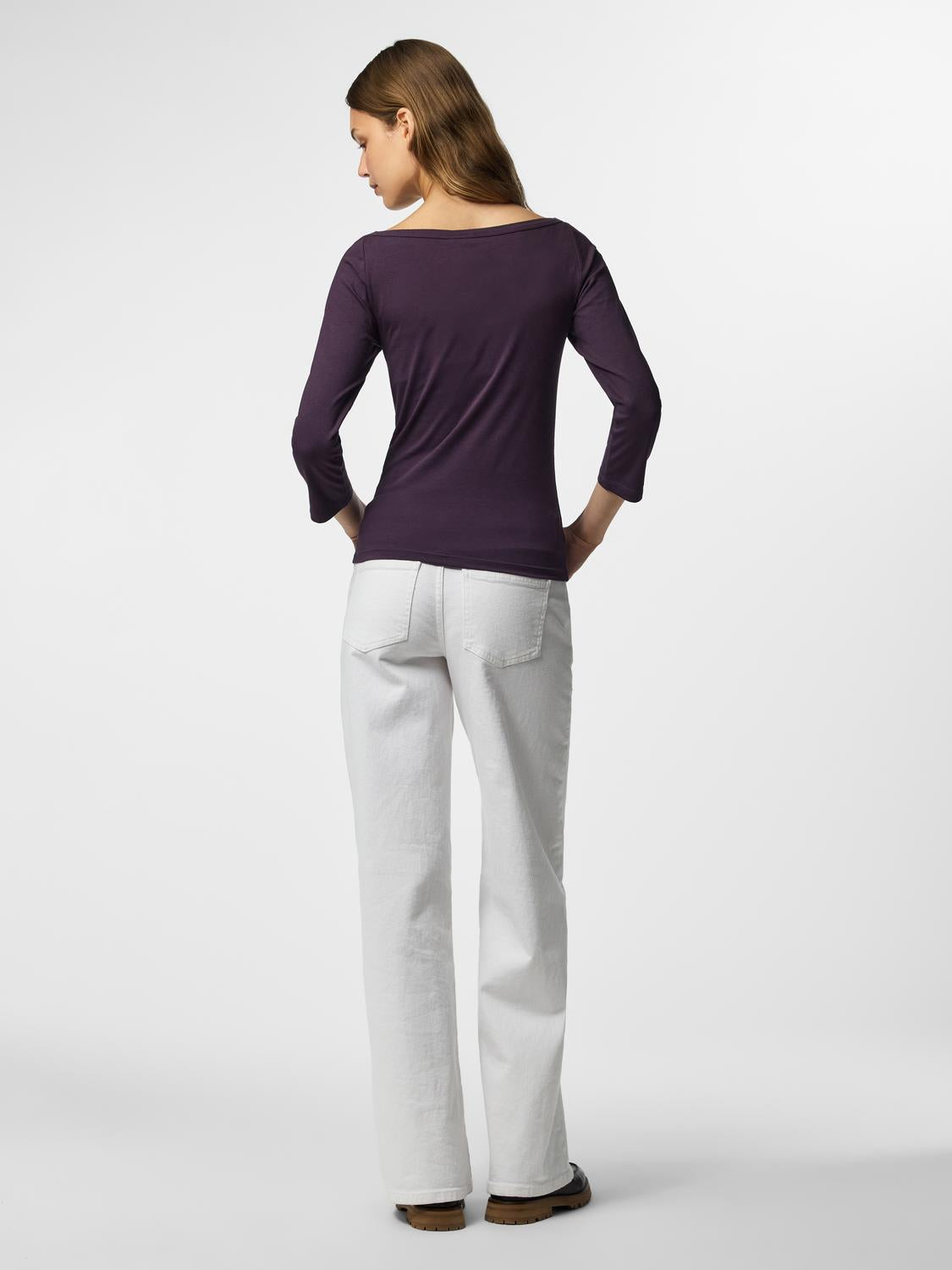 model_shot-back